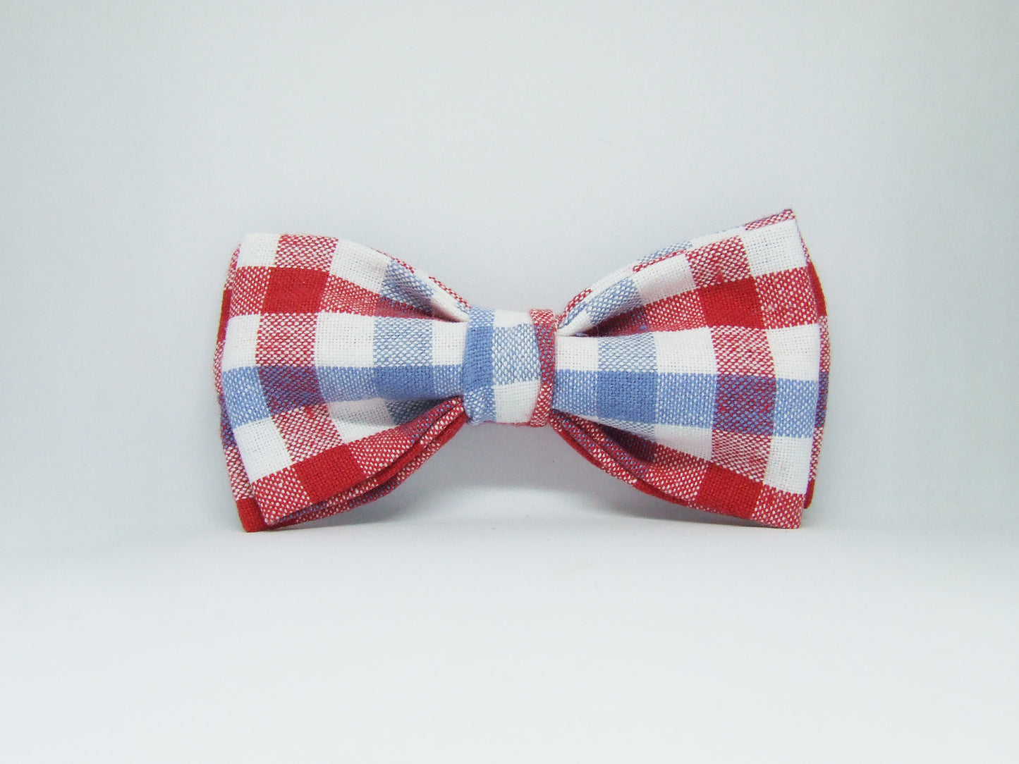 Hondenstrikje rood wit blauw op grijze achtergrond